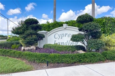 (private lake, pond, creek) Townhome/Townhouse For Sale in Fort Myers Florida