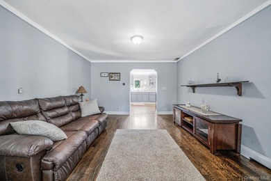 Beautiful West Islip Colonial on a huge double lot with - photo 7