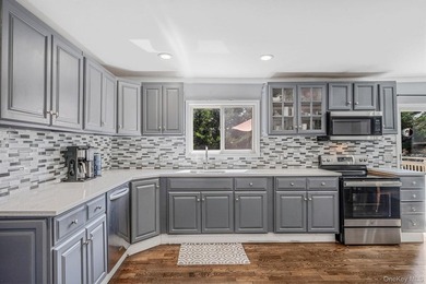 Beautiful West Islip Colonial on a huge double lot with - photo 8