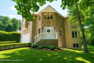 Luxury Cul-de-Sac Retreat with Exceptional Space and - photo 2