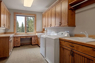 Located on the golf course, with mountain views, this NW lodge - photo 28