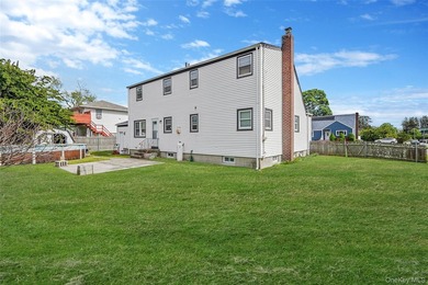 This spacious five-bedroom, two-full-bath corner-lot home in - photo 29