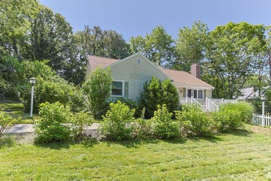 Welcome to 7 Openfield Road! This beautifully updated South - photo 1