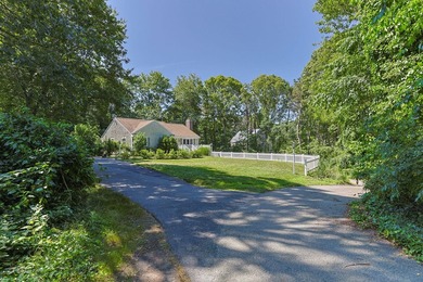 Welcome to 7 Openfield Road! This beautifully updated South - photo 2