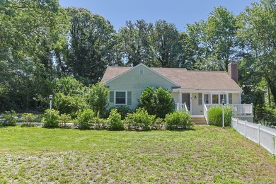 Welcome to 7 Openfield Road! This beautifully updated South - photo 4