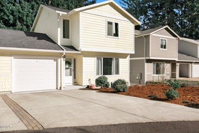 Devils Lake Townhome/Townhouse For Sale in Lincoln City Oregon