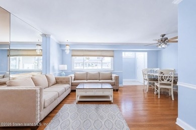 Modern 2-bedroom Condo with a front yard porch. The open concept - photo 3