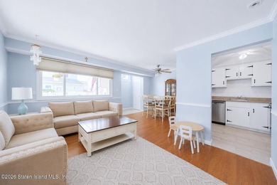 Modern 2-bedroom Condo with a front yard porch. The open concept - photo 4