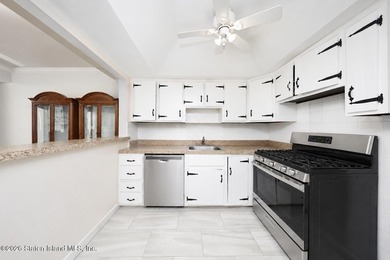 Modern 2-bedroom Condo with a front yard porch. The open concept - photo 8