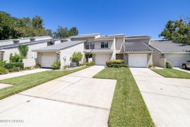 (private lake, pond, creek) Townhome/Townhouse For Sale in Ormond Beach Florida