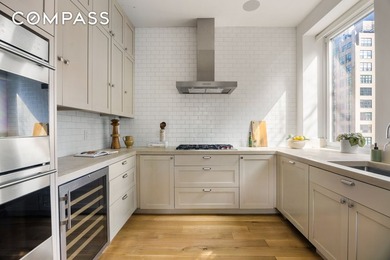 Expansive, 4 Bedroom / 4.5 Bathroom Hudson Square duplex - photo 11