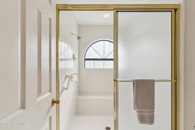 Welcome home to this inviting single-level cottage tucked away - photo 12