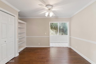 Welcome home to this inviting single-level cottage tucked away - photo 13