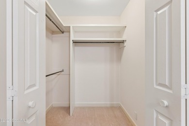 Welcome home to this inviting single-level cottage tucked away - photo 18