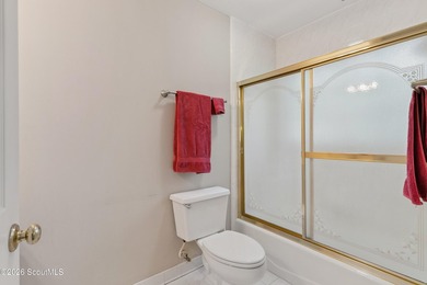 Welcome home to this inviting single-level cottage tucked away - photo 19
