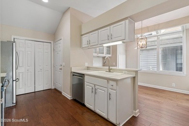Welcome home to this inviting single-level cottage tucked away - photo 21