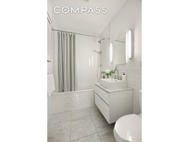 Expansive, 4 Bedroom / 4.5 Bathroom Hudson Square duplex - photo 21