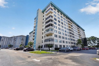 Take a look at this spacious 2 bedroom 2 bath condo located in a - photo 41