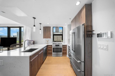 Welcome to sophisticated living at The Bond in the heart of Long - photo 3