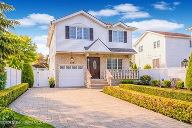 Welcome to this beautifully maintained single-family home - photo 1