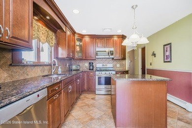 Welcome to this beautifully maintained single-family home - photo 7