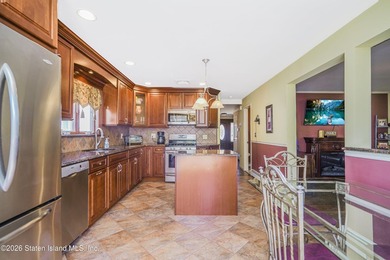 Welcome to this beautifully maintained single-family home - photo 8