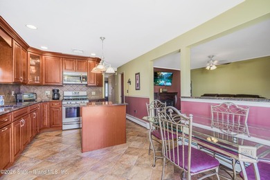 Welcome to this beautifully maintained single-family home - photo 9