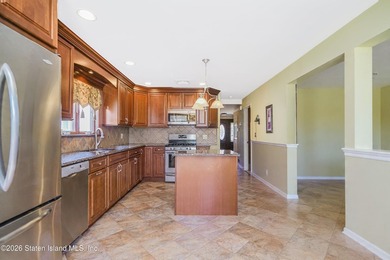 Welcome to this beautifully maintained single-family home - photo 10