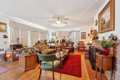 Welcome to 437 Court Ave, a charming Mid-Century Modern hillside - photo 2