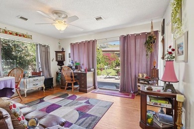 Welcome to 437 Court Ave, a charming Mid-Century Modern hillside - photo 8