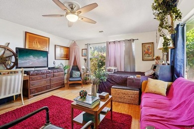 Welcome to 437 Court Ave, a charming Mid-Century Modern hillside - photo 10