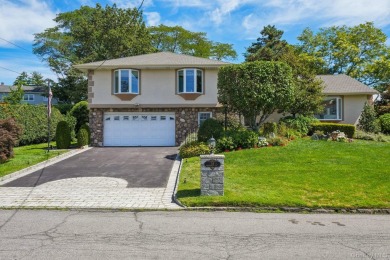 (private lake, pond, coastal) Home Sale Pending in New Rochelle New York