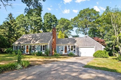Lovingly cared for by one family since it was built, this - photo 2