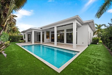 Welcome to an exceptional coastal retreat, where modern luxury - photo 3