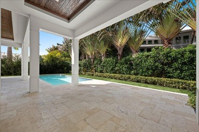 Welcome to an exceptional coastal retreat, where modern luxury - photo 4
