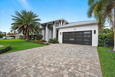 Welcome to an exceptional coastal retreat, where modern luxury - photo 5