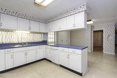 Experience Waterfront Elegance on Bayou TecheWelcome to 905