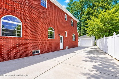 You don't want to miss this spectacular center hall colonial in - photo 6