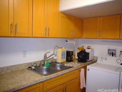 A Boutique condo Located on the Diamond Head side of the Ala Wai - photo 11