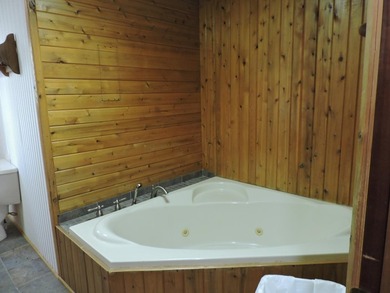 Very spacious and private location. Walking distance to the lake - photo 13