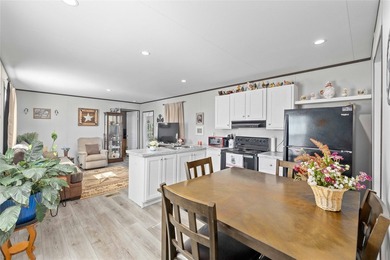 Discover peaceful country living near beautiful Lake Brownwood! - photo 4