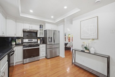 Beautifully maintained and freshly painted, this spacious - photo 15