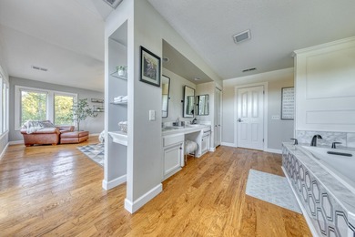 Discover the epitome of lakeside luxury at Lake Almanor! This - photo 16