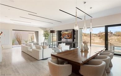 Pristine symmetrical landscaping paves your entrance into this - photo 21