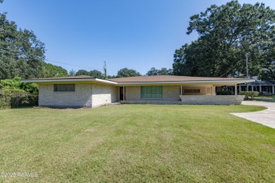 Lake Home For Sale in New Iberia, Louisiana
