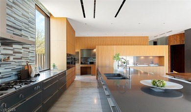 Pristine symmetrical landscaping paves your entrance into this - photo 24