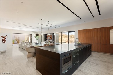 Pristine symmetrical landscaping paves your entrance into this - photo 25