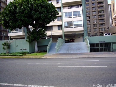A Boutique condo Located on the Diamond Head side of the Ala Wai - photo 25