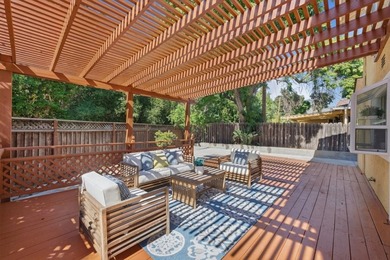 Beautifully maintained and freshly painted, this spacious - photo 25