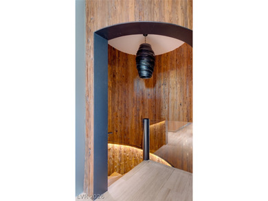 Pristine symmetrical landscaping paves your entrance into this - photo 27